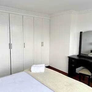 Apartamento Cómoda Amoblada Nueva A Estrenar, Con Vistas Sector La Carolina, Aparcamiento Privado Quito